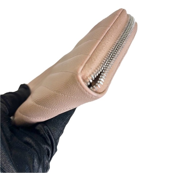 80 Preloved Saint Laurent Mattelasse Caviar Wallet - Picture 7 of 9